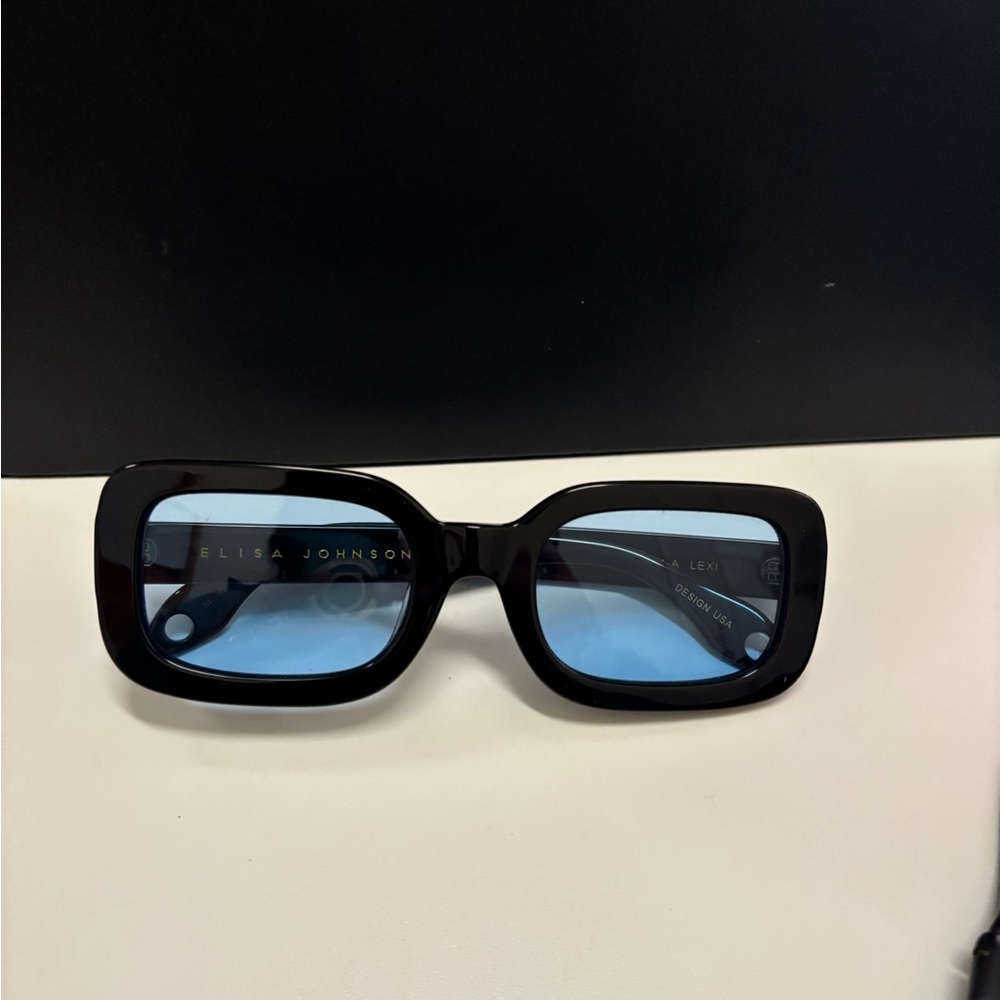 Black Sunglasses Elisa Johnson